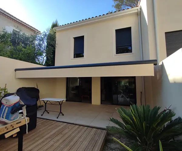 Installation d’un store banne à Nîmes dans le Gard