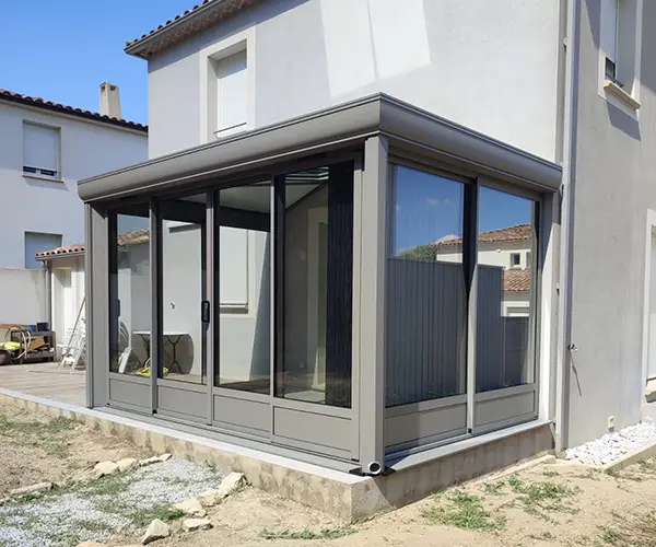Réalisation d’une véranda Rénoval à Nîmes, dans le Gard